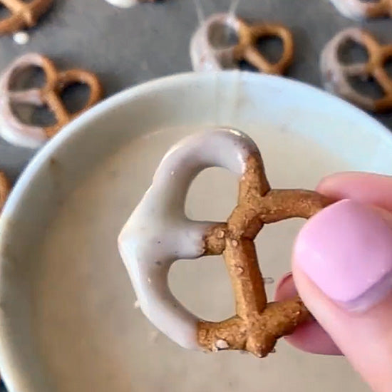Pumpkin Spice Dipped Pretzels Pumpkin Spice Dipped Pretzels